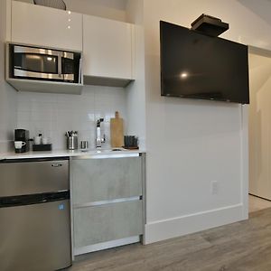 Deluxe Queen Studio
